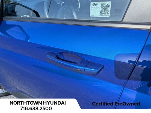 Used 2025 Hyundai Venue Limited FWD image 40