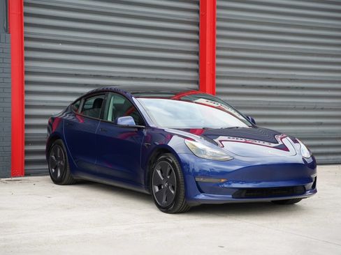 Used 2023 Tesla Model 3 Standard Range RWD image 5