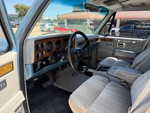 Used 1991 Chevrolet Suburban 2WD image 13