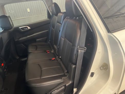 Certified 2019 Nissan Pathfinder Platinum image 17