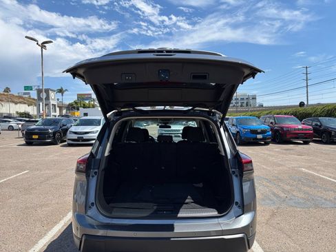 Used 2025 Nissan Rogue SV FWD image 28