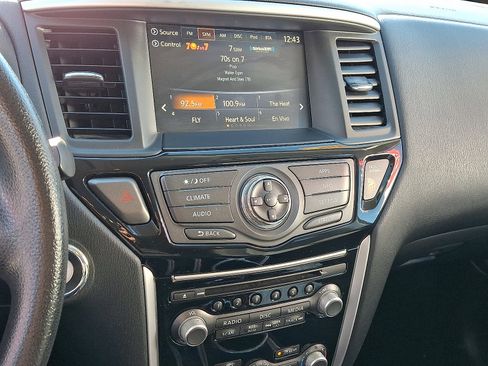 Used 2020 Nissan Pathfinder S image 18