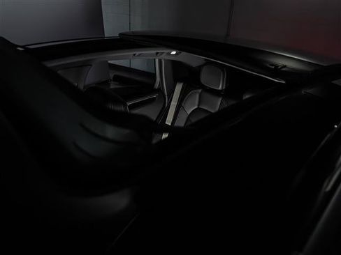 Certified 2026 Porsche Macan AWD/4WD image 18