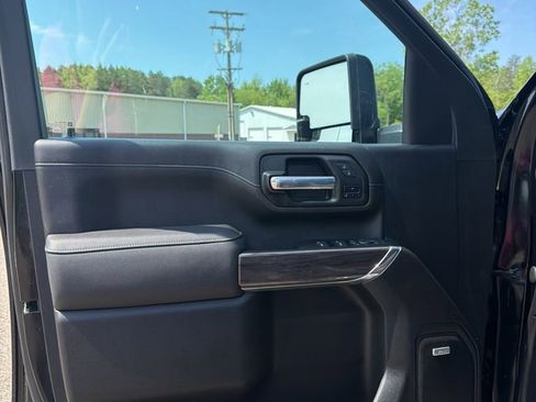 Used 2022 Chevrolet Silverado 2500 LTZ w/ LTZ Plus Package AWD/4WD image 13