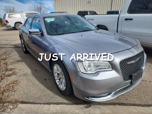 Used 2016 Chrysler 300 C image 1