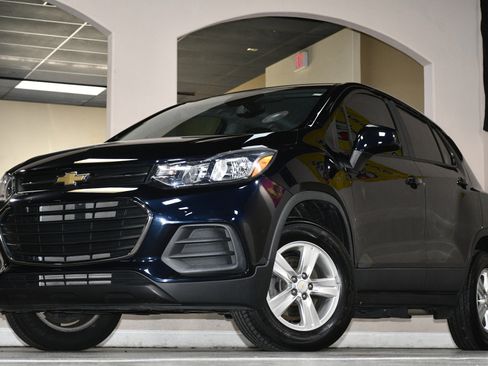 Used 2021 Chevrolet Trax LS w/ Tint and Cruise Package image 84