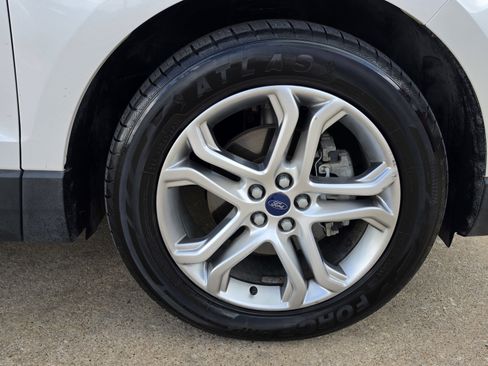 Used 2016 Ford Edge Titanium w/ Technology Package image 16