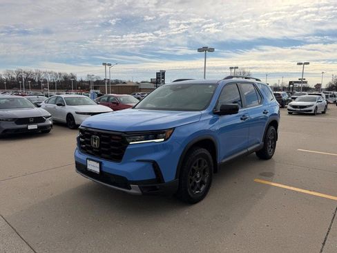 Used 2024 Honda Pilot TrailSport image 7