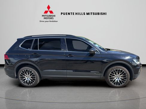 Used 2019 Volkswagen Tiguan SE w/ Panoramic Sunroof Package FWD image 4
