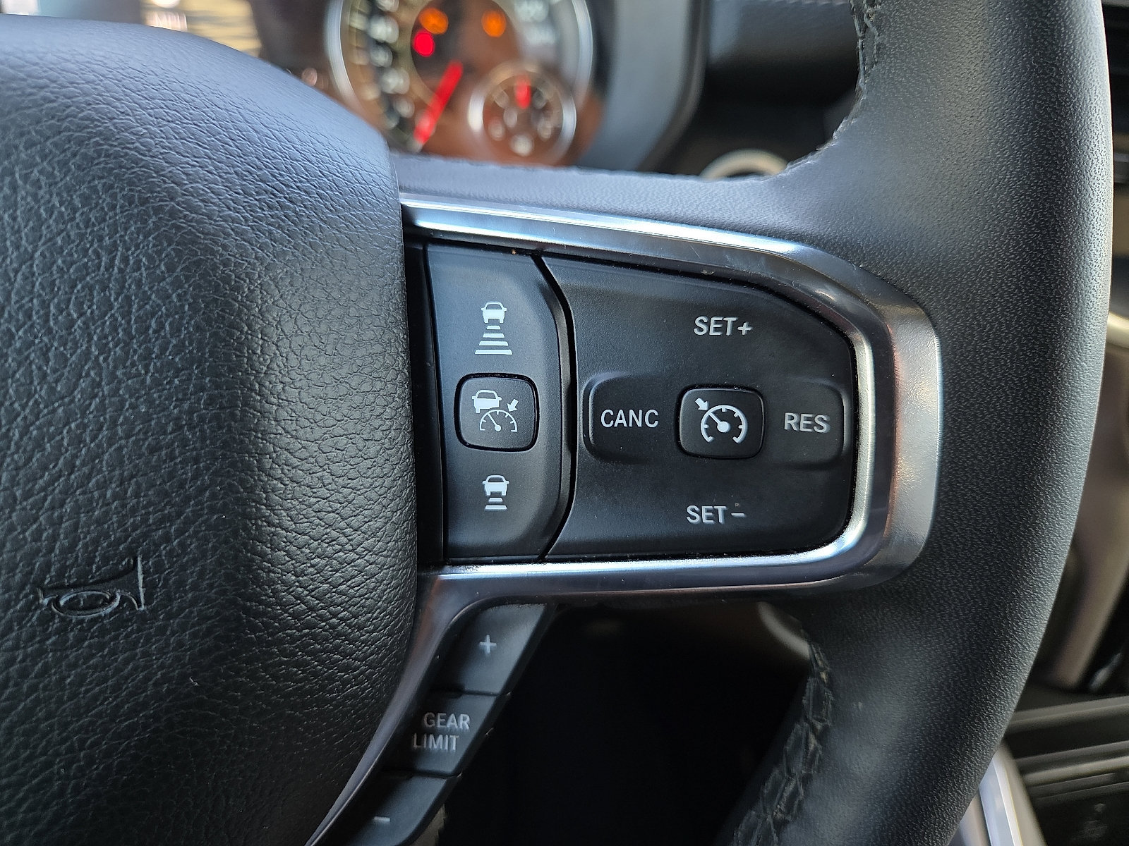 Used 2025 RAM 1500 Laramie AWD/4WD image 18