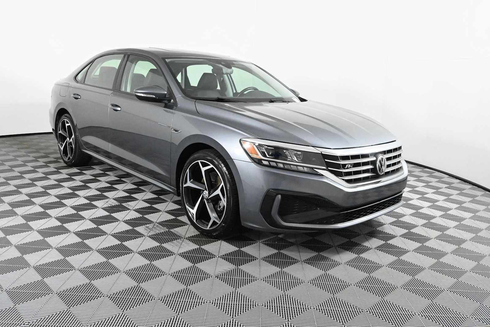 Used 2020 Volkswagen Passat 2.0T R-Line FWD image 1