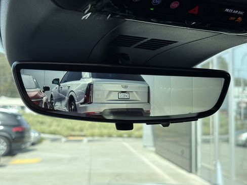 New 2026 Cadillac Lyriq Premium Luxury image 34