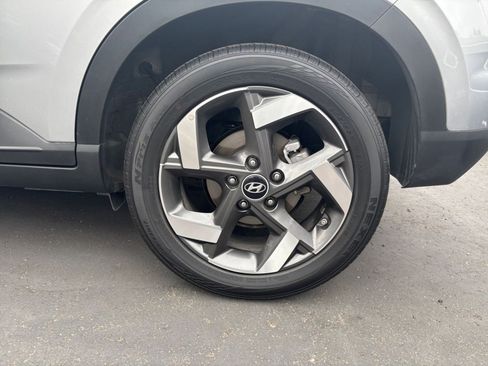 Used 2025 Hyundai Venue SEL FWD image 30