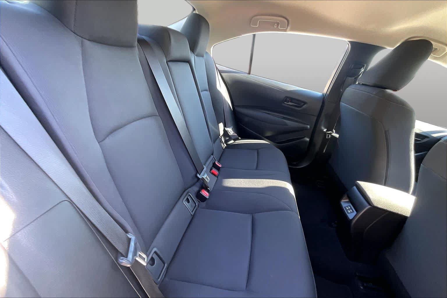 Used 2025 Toyota Corolla LE FWD image 19