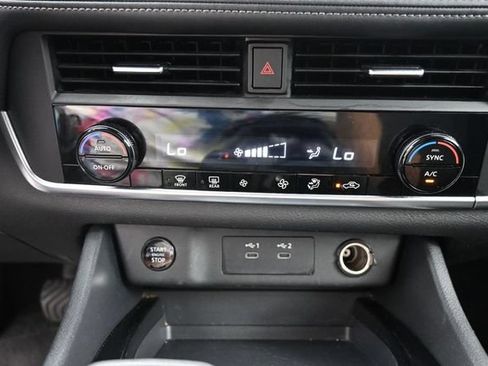 Used 2025 Nissan Rogue SV AWD/4WD image 27
