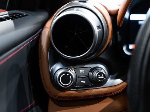 Used 2018 Ferrari GTC4Lusso AWD/4WD image 35
