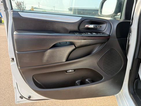 Used 2019 Dodge Grand Caravan GT FWD image 8
