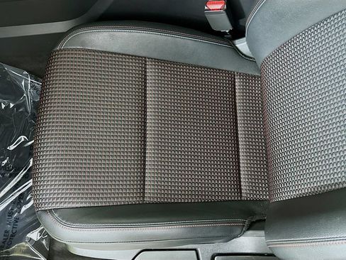 Certified 2025 Nissan Kicks SR FWD image 27