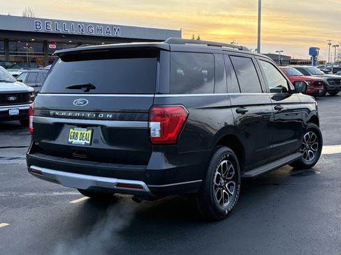 Certified 2024 Ford Expedition XLT image 5