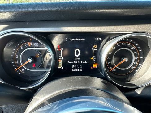 Used 2019 Jeep Wrangler Unlimited Sahara image 24