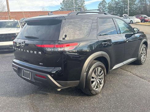 Used 2024 Nissan Pathfinder SV w/ SV Premium Package image 8