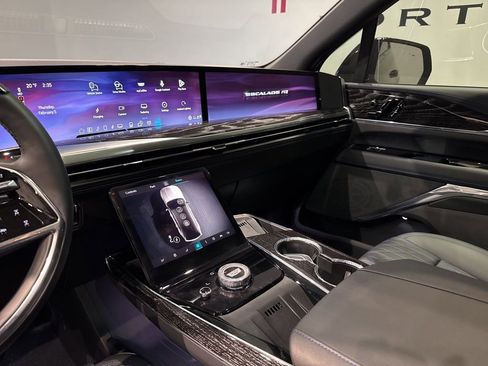 Used 2026 Cadillac Escalade IQ Sport 1 w/ LPO, ONYX Package image 21
