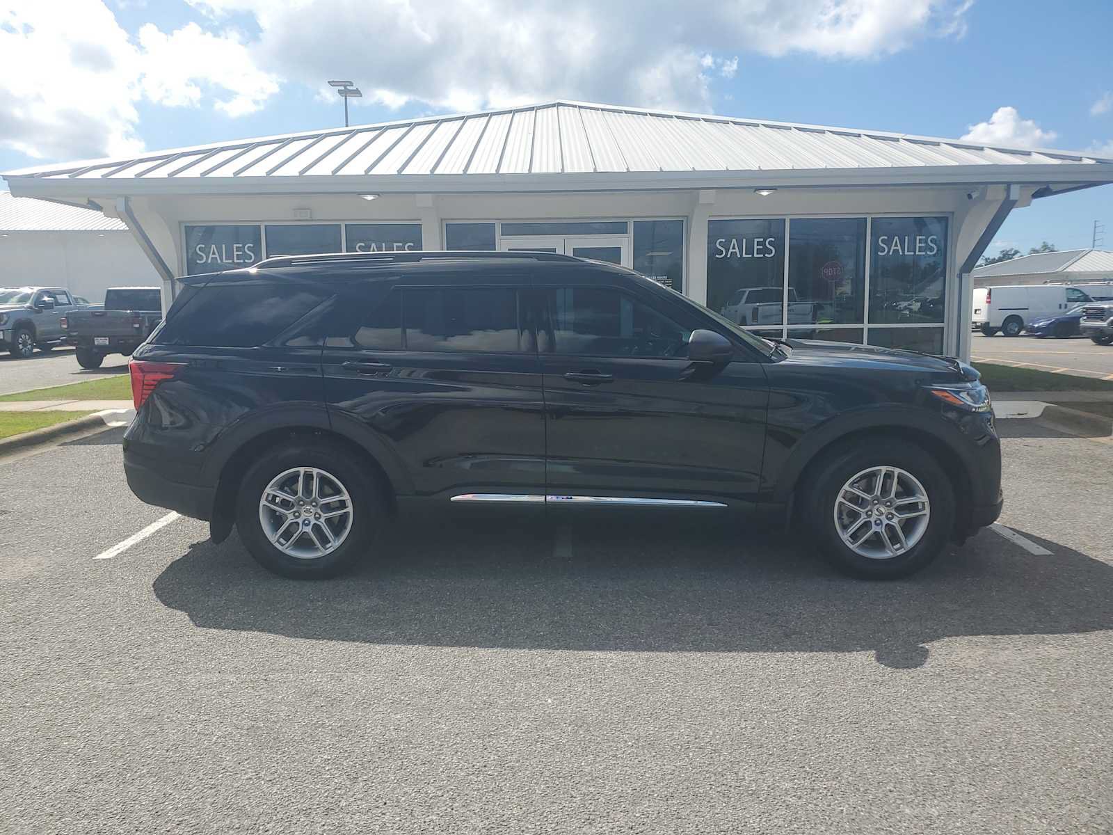 Used 2025 Ford Explorer Active RWD image 8