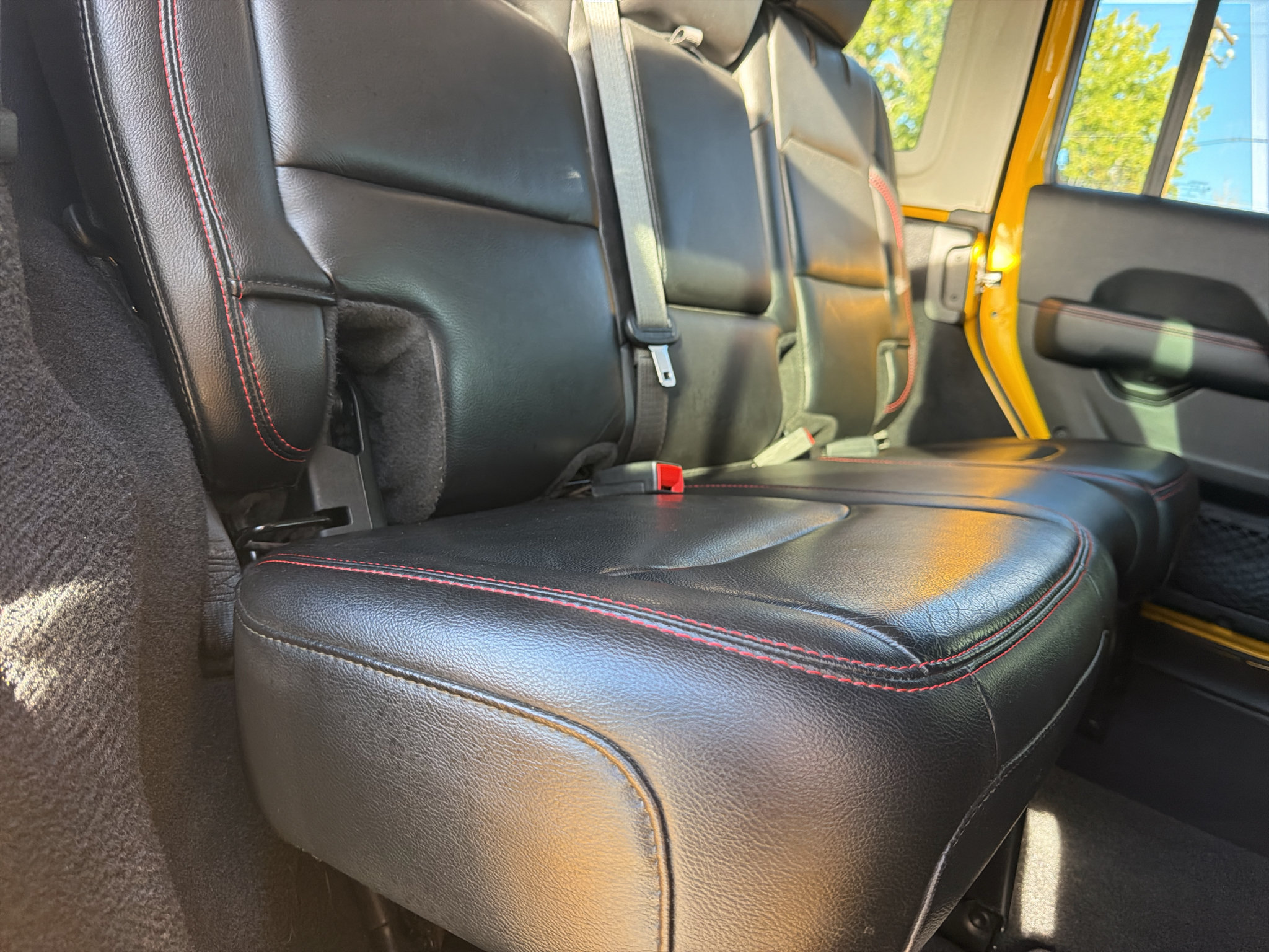 Used 2019 Jeep Wrangler Unlimited Rubicon w/ Dual Top Group AWD/4WD image 19