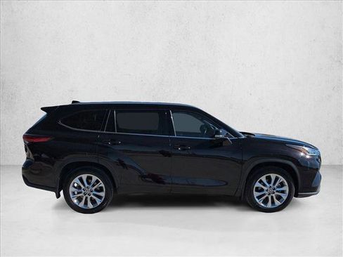 Used 2020 Toyota Highlander Limited image 4