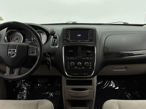 Used 2019 Dodge Grand Caravan SE w/ UConnect Hands-Free Group image 24