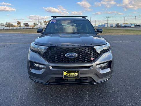 Used 2022 Ford Explorer ST w/ ST Street Pack image 8