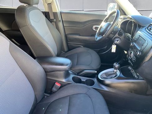 Used 2017 Kia Soul + image 13