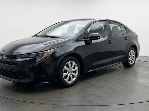 Used 2025 Toyota Corolla LE FWD image 3