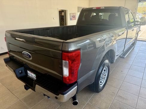 Used 2019 Ford F250 XLT w/ XLT Premium Package RWD image 7
