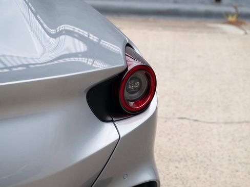 Used 2022 Ferrari Portofino M RWD image 27