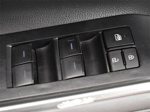 Used 2023 Toyota Highlander L image 28