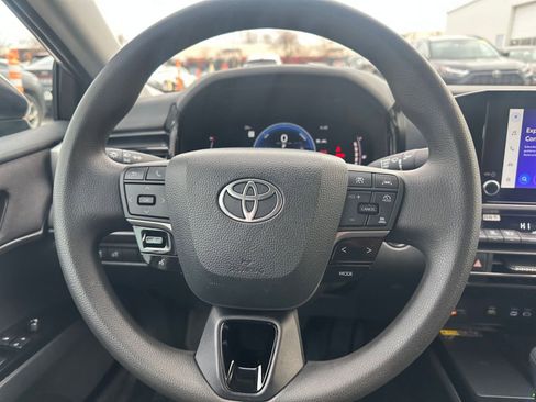 Used 2025 Toyota Camry LE image 27