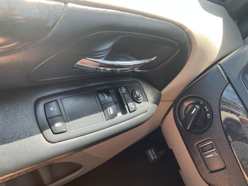 Used 2017 Dodge Grand Caravan SE w/ UConnect Hands-Free Group FWD image 19