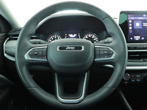 Used 2022 Jeep Compass Latitude FWD image 15