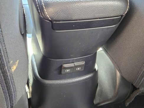 Used 2020 Nissan Kicks SV image 17