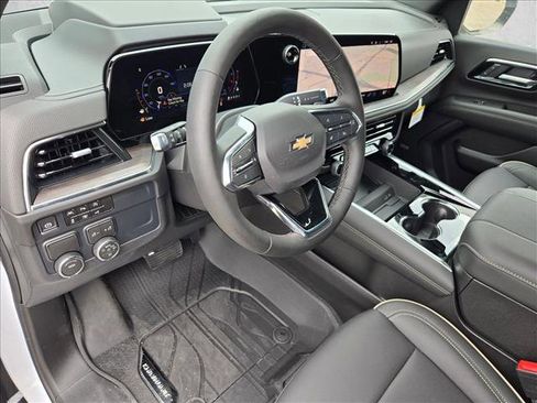 New 2026 Chevrolet Suburban Premier image 3