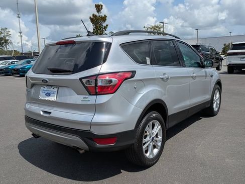 Used 2018 Ford Escape SE w/ SE Sync 3 Package FWD image 4