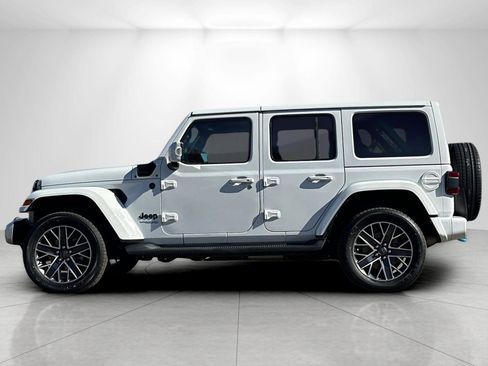 Used 2022 Jeep Wrangler Unlimited Sahara image 6