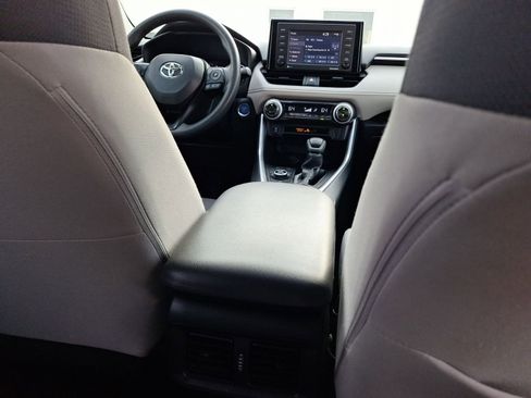 Used 2022 Toyota RAV4 XLE image 34