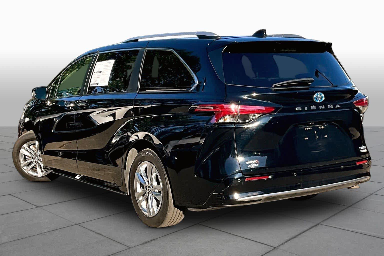 Used 2024 Toyota Sienna Limited AWD/4WD image 12
