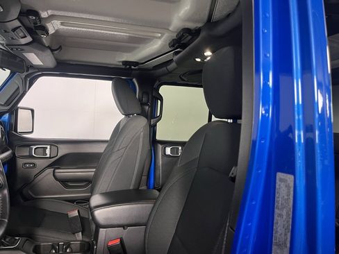 Used 2022 Jeep Wrangler Unlimited Sport image 22