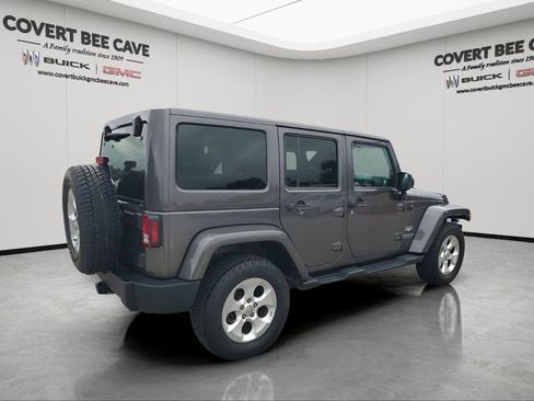 Used 2014 Jeep Wrangler Unlimited Sahara w/ Connectivity Group image 9