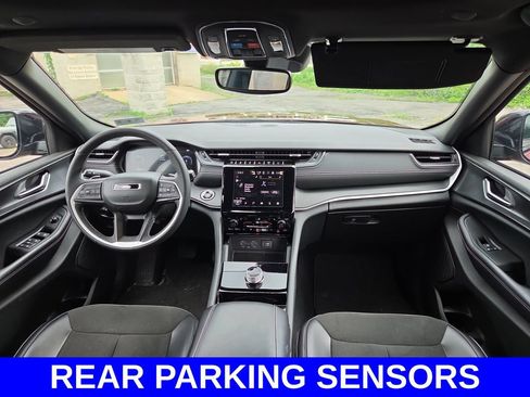 Used 2023 Jeep Grand Cherokee Altitude AWD/4WD image 10