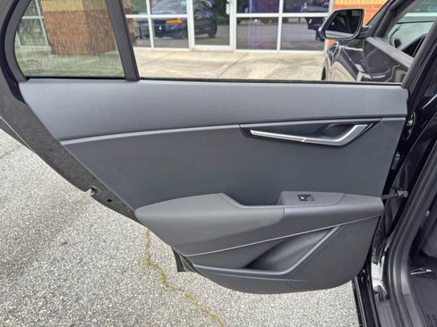 Used 2025 Kia Niro EX FWD image 37