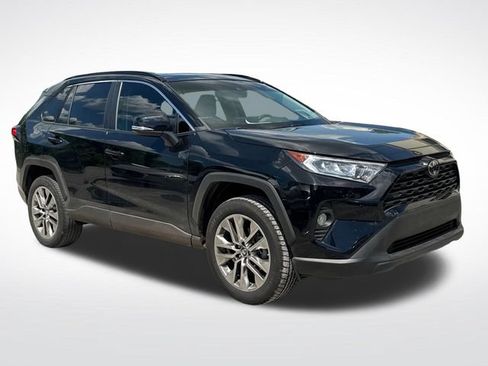Used 2019 Toyota RAV4 XLE Premium FWD image 7